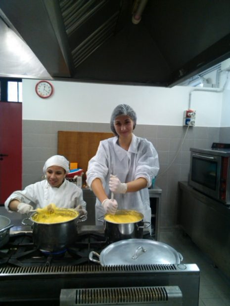 Milano Fuoriclasse: volontariato sociale in cucina