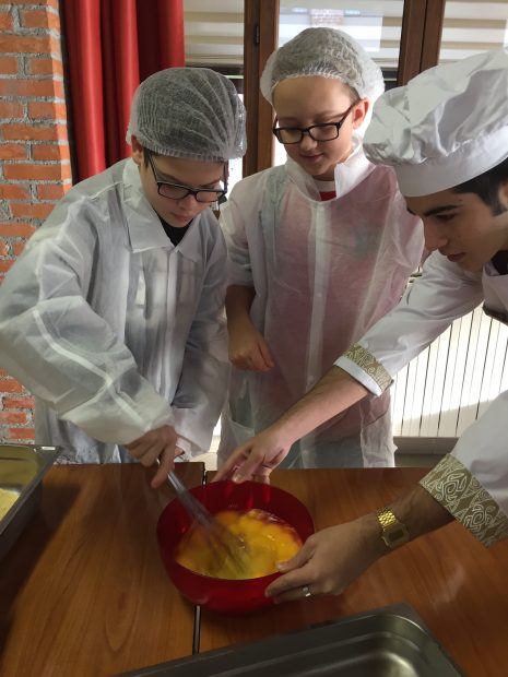Milano Fuoriclasse: volontariato sociale in cucina